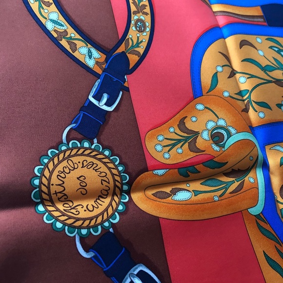 BRAND NEW HERMES PRINTED SILK SCARF - Picture 4 of 8
